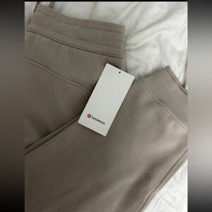 Lululemon Scuba High-Rise Cropped Jogger